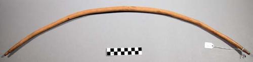 Wooden bow, fibre bow string, small piece of fur attached to one end (tiba)
