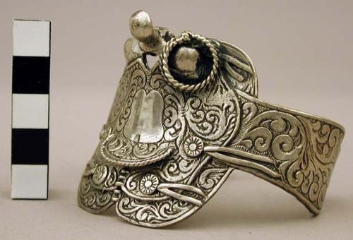 Cuff bracelet in the form of a western saddle