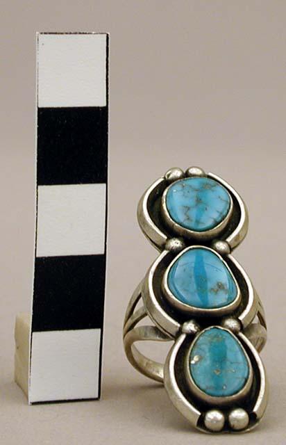 Ring, silver, 3 turquoise stones in a line in platform settings