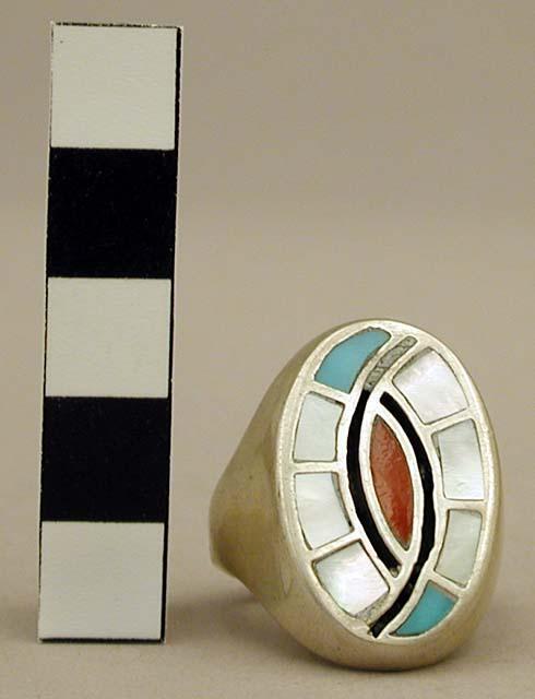 Ring, silver, inlaid mother-of-pearl, coral, turquoise, oval bezel