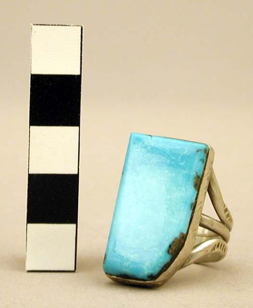 Ring, silver, with 1 large, flat,  rectangular shaped turq. stone