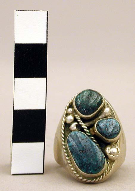 Silver ring, 3 turquoise stones set on an oval bezel, twisted silver string dec.