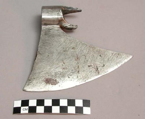 Metal axe head for fighting