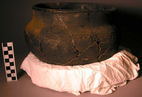 Pottery cooking vessel.  Lulo