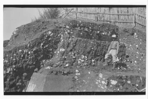 Laja butts at top of upper wall of structure 7, mound A