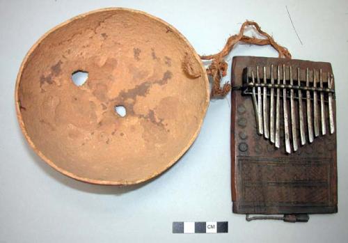 Musical instrument (ocisangi) with gourd