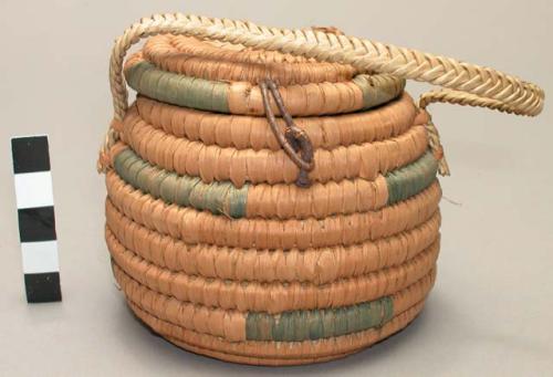 Tiny basket, 3" diameter, 2.5" high