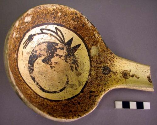 Ladle, Sikyatki polychrome.  int: Lizard/serpent-like figure; ext: slipped white