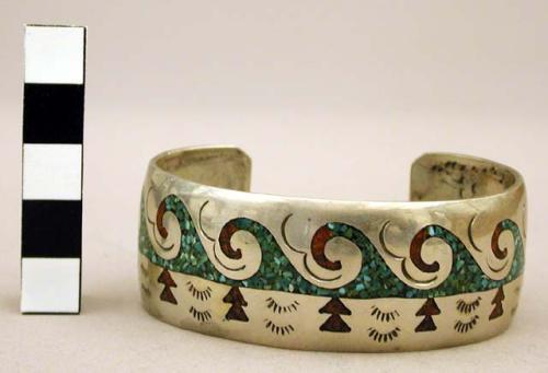 Cuff bracelet, silver band w/ inlaid design of waves & double triangles