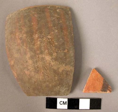 5 potsherds - Black-on-red (Level I a?)