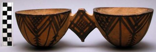 Wooden double-bowl vessel