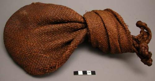 Raffia bag containing 3 masks.