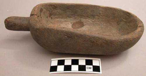 Cradle-shaped wooden bowl with straight handle (6.25") ("imbehe ya mkondo")