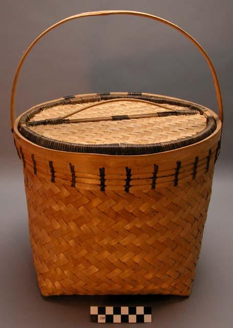 Basket with cover for ground maize. Chiwiniko