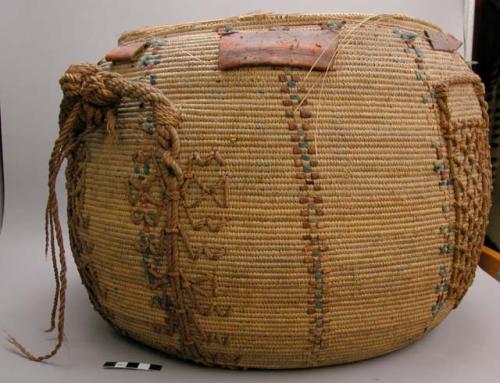 Large round basket with rope handle and decoration