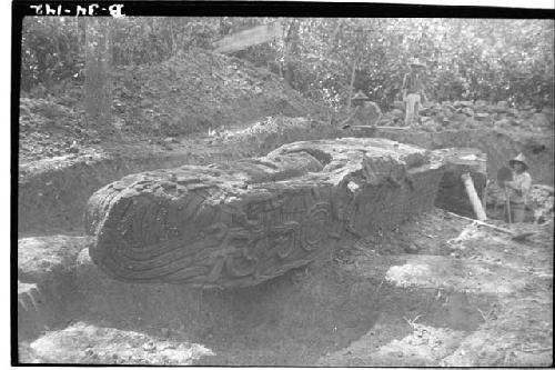 Stela J, excavation to lay bare the butt and the shaft