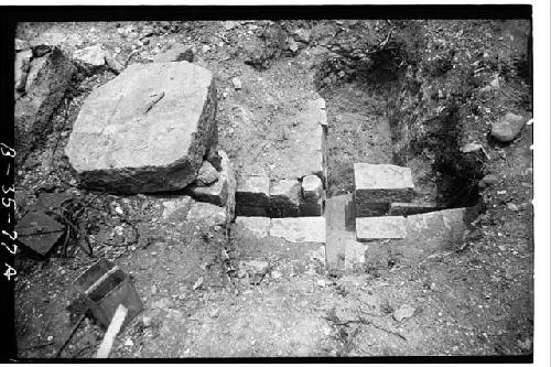 Stela M, cruciform chamber