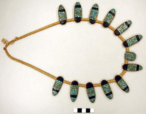 Necklace of chip tourquoise, jet or onyx inlay.