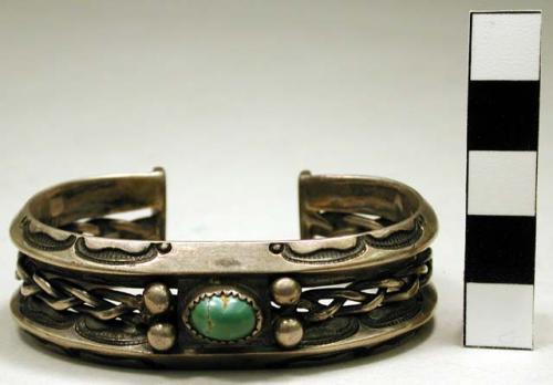 Silver bracelet set with turquoise