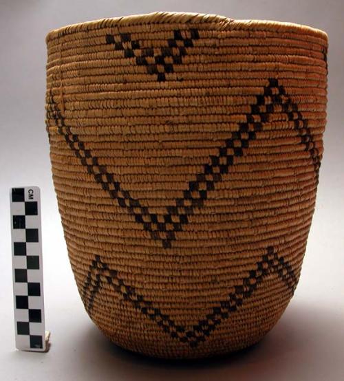 Lidless basket - jar shape, zigzag design in black ("ubusetche butenga")