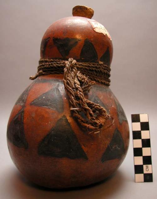 Gourd bottle designed with hot iron