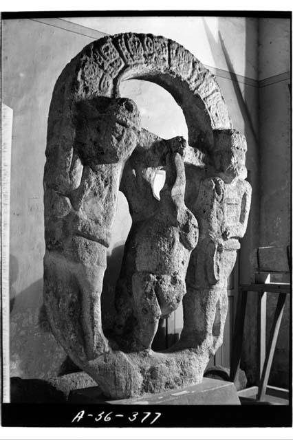 Tabi sculpture, 2 men with deer, Merida Museum #41