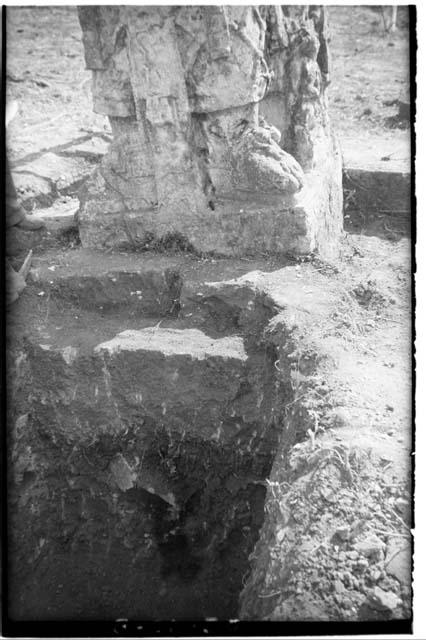 Stela H excavation to enter cruciform chamber