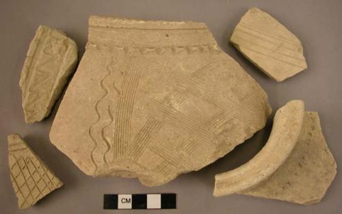 5 incised buff ware sherds