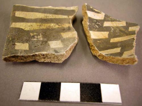 Black-on-white potsherds