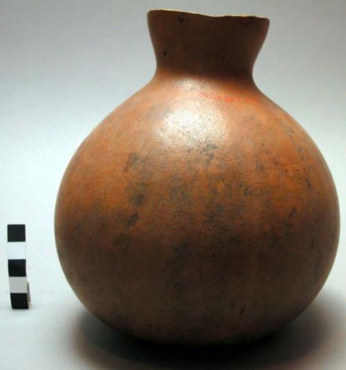 Small gourd with short, jar-like neck ("igichuma")