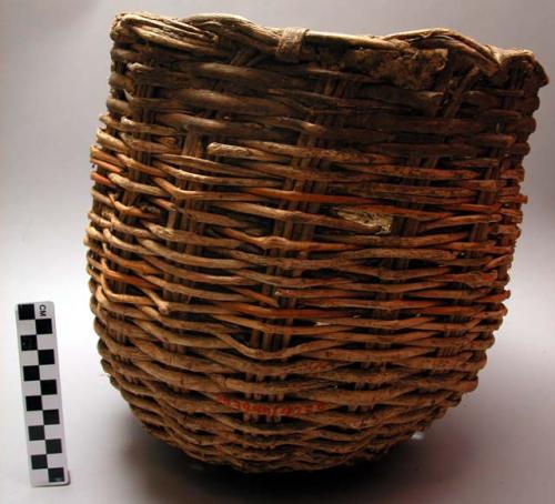 Large basket for grain - wicker weave, dung-lined ("kisobane")