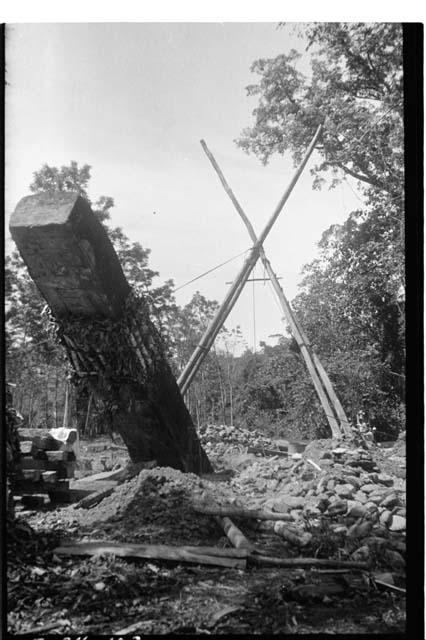 Stela E, raising the stela