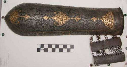 Arm guard (Persia bazu-band or Hindu dastanas), engraved and damascened