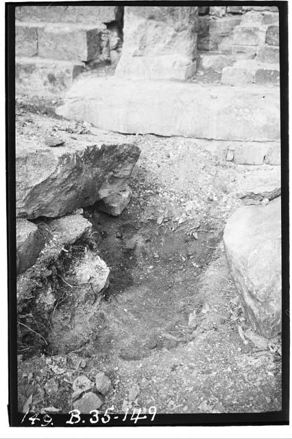 Excavation under the altar to Stela 1