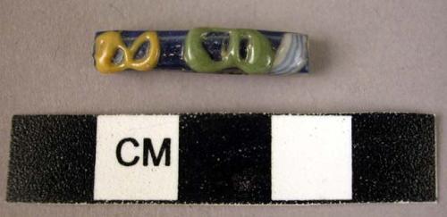 Glass bangle fragment