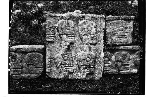 Death's Heads, platform of skulls