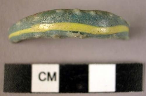 Glass bangle fragment