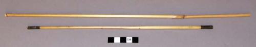 Arrows from wooden quiver with furskin caps at both ends; skin or furskin wrapped around qu