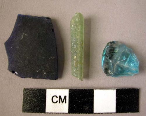 3 glass vessel fragments