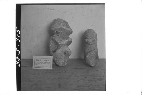 2 small stone figures (right profile)