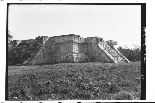 2D4 Platform of the Cones, Mausoleum II, South west corner