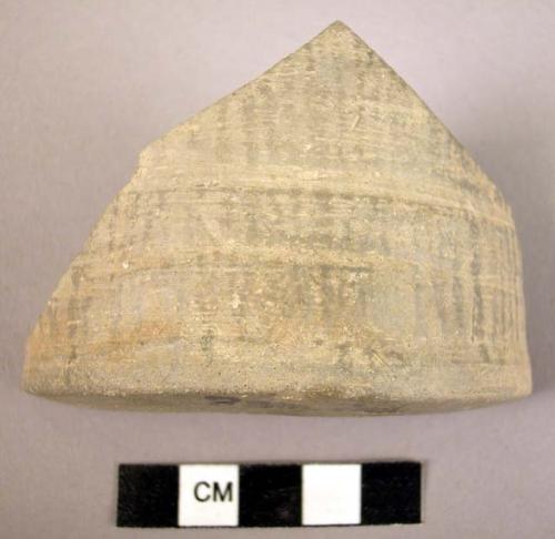 Base potsherd - plain ware, gray (A1)