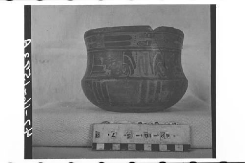 Polychrome Jar with Flat Base and Sharp Lip