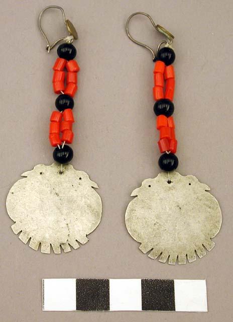 Pair of earrings with dove pair motif