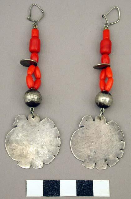 Pair of earrings with turkey motif