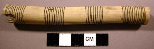 Snuff tube-incised linear design in four bands