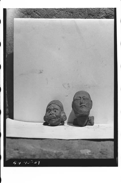 Two pottery figurine heads