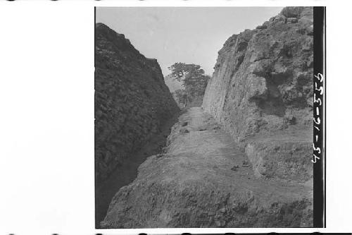 Looking S. at details of wall constuction at N.E. corner. Str. 2-NE