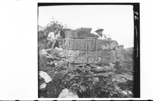 Columna en la estructura llama da "Los quesos"en las Ruinas el Tajin