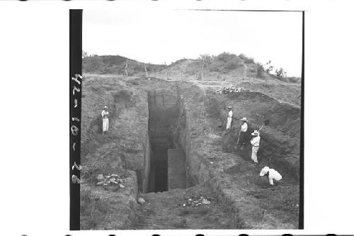 Laborers around central trench, Ballcourt A